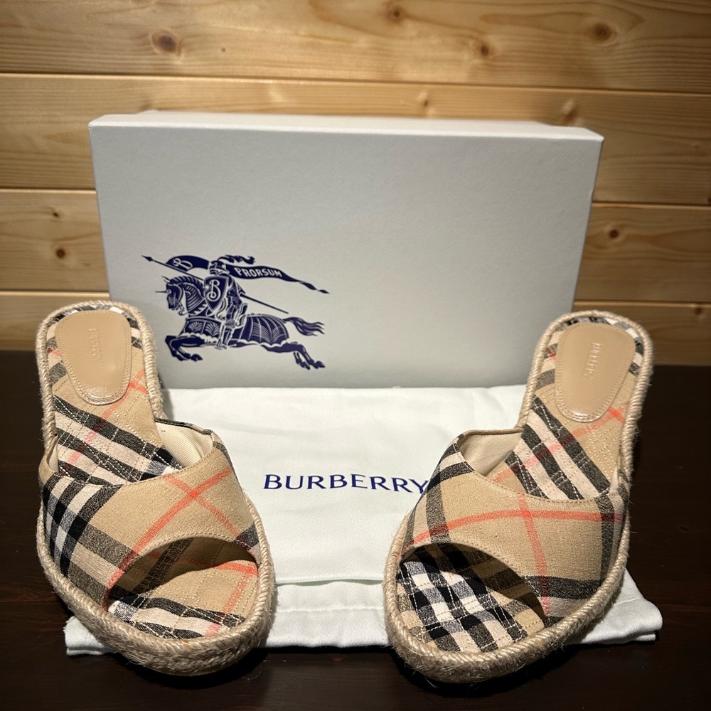 BNWT Burberry espadrille wedge sandals in size 37. Sand plaid color.